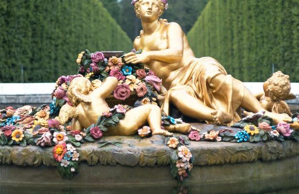 Discover Versailles: Palace & Gardens Tour (Max 18 Guests)