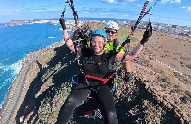 Gran Canaria Paragliding hands on experience with pilot