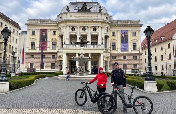 Best of Bratislava Bike & E-Bike Tour with Castle and Old Town