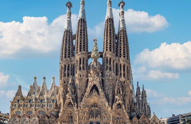 Barcelona: Sagrada Familia Skip the Line Ticket with Audio Guide