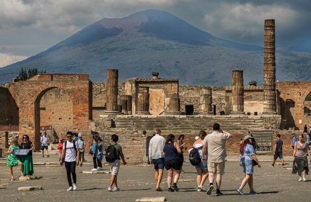 Pompeii and Naples Group Tour from Salerno Skip the Line Ticket