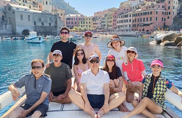 Monterosso : Daily boat tours with drinks on board
