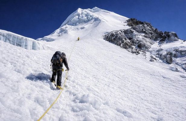 Lobuche East Peak Climbing