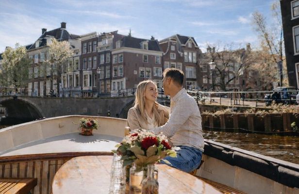 Private Romantic Canal Cruise Amsterdam with Bubbly and Snacks