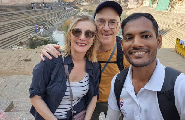Private Mumbai Slum and Sightseeing Tour with Car and Guide
