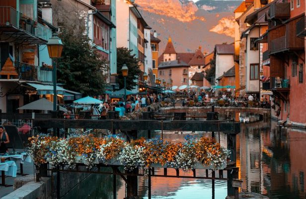 Annecy 1h30 Insider Walking Tour With Local Guide