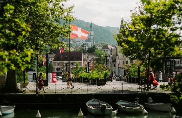 Annecy One Hour Insider Walking Tour With Local Guide