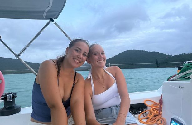 Half-Day Airlie Beach Sailing and Snorkeling Tour on Yacht