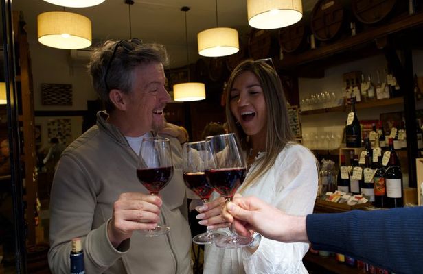 Tapas and Wine Experience in Gràcia