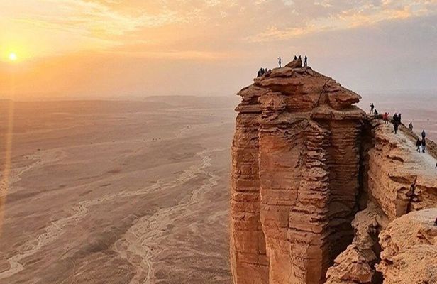 Edge of the World 4x4 Adventure Sunset and Stargazing from Riyadh