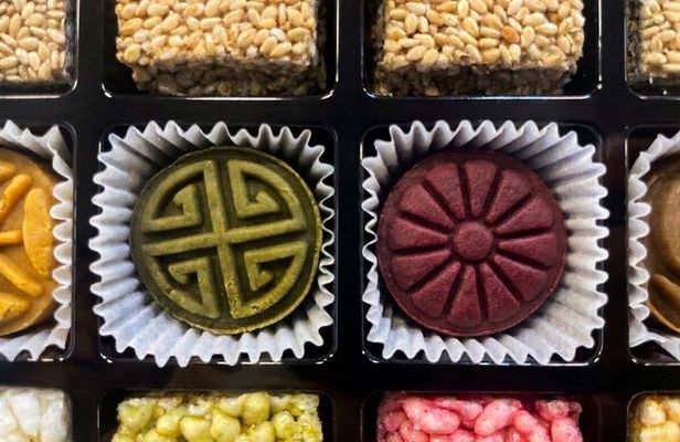 Seoul Vegan & Vegetarian Market Food Tour with Temple Classics