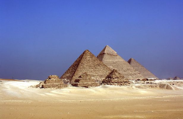 Giza Tour: Pyramids + Sphinx + Lunch by Pyramids + Expert Guide