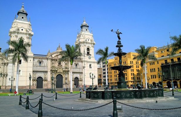 Live Lima Like a Local: Historic Center Tour by Bus & Walking
