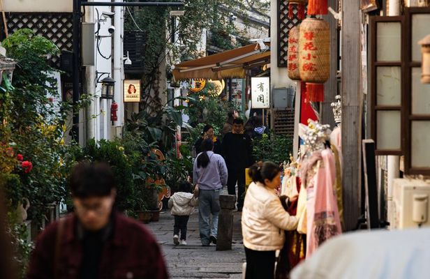 Small-Group Grand Canal Hangzhou Tour: The Artery of Empires
