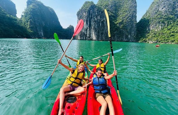 Hanoi: Ha Long Bay Day Cruise with Lunch, Cave & Kayaking