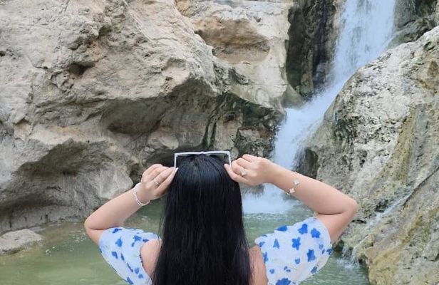 Hidden Paradise Tour: Wadi Tiwi, Bimmah Sinkhole & Fins Beach