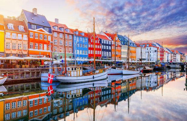 Private Walking Tour: Perfect Copenhagen Highlights & Hygge