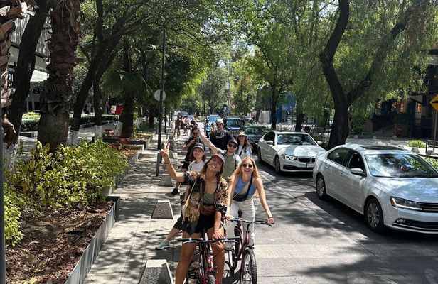 Bike, tacos and Cable Car Tour in Mexico City