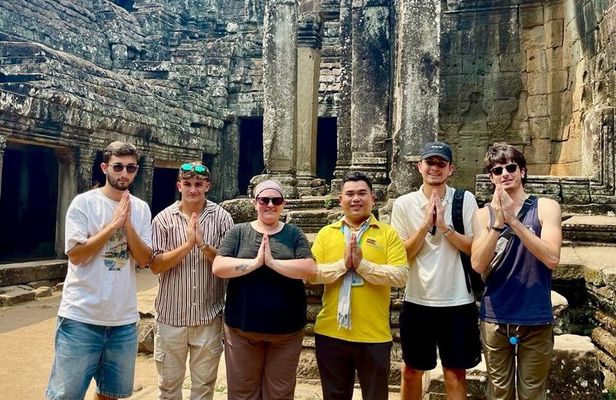 Angkor Wat Guided Tour with Ticket and Transportation