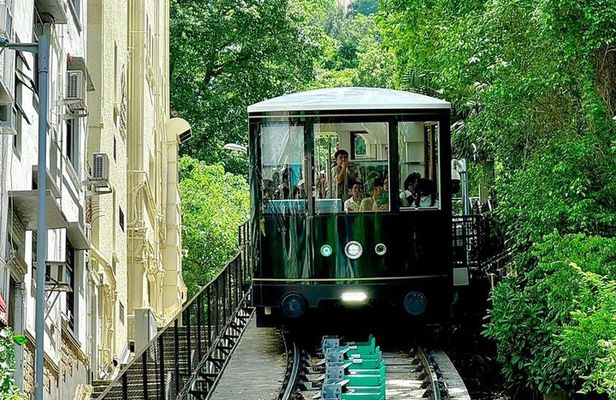 Hong Kong Private Tour: Central Citywalk, Tram & Dinner Cruise