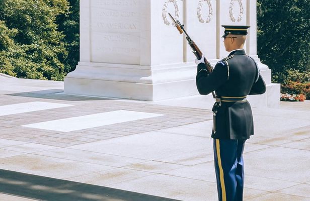 Small Group Arlington Cemetery & Changing of the Guard Tour