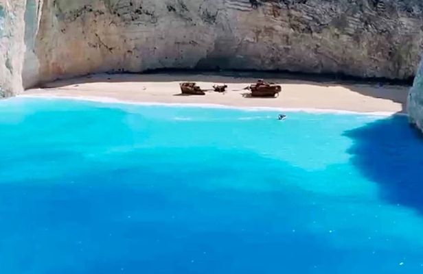 Shipwreck and Blue Caves Private Boat Tour 1 to 4 people