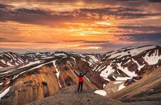 Landmannalaugar Highlands 4x4 Minibus Tour with Hot Spring Bath