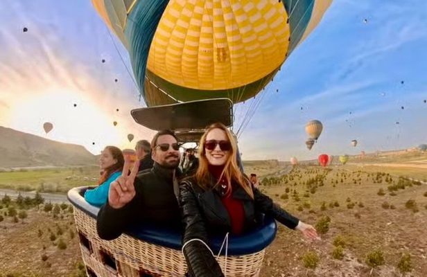 Cappadocia Hot Air Balloon with Pickup, Breakfast & Champagne