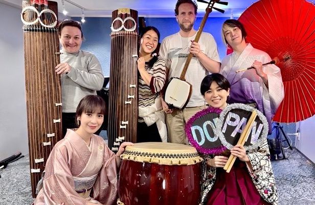 Traditional Japanese Music show & Experience Tour in Kyoto