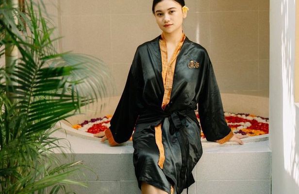 Kuta Traditional Balinese Spa Massage, Scrub, Flowerbath 2 Hour