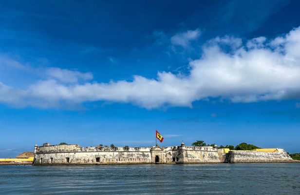 Cartagena Urban Party Boat to Cholón: 5 Stops with Lunch & Drinks