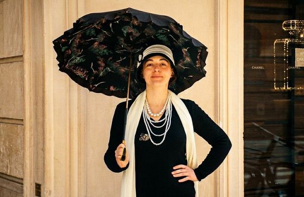 The Secrets of Coco Chanel : Unraveling the Fashion Icon