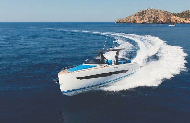 Luxury Motor Yacht Tour from Palma de Mallorca 4h 10pax max