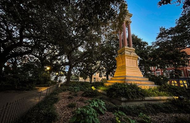 Savannah After Dark: A Haunted Donut & Sweet Treats Food Tour