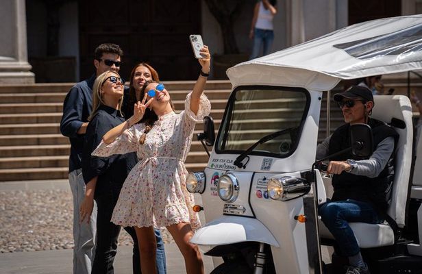 Tour in Tuk Tuk in Bergamo, Upper Town and the ancient Venetian walls