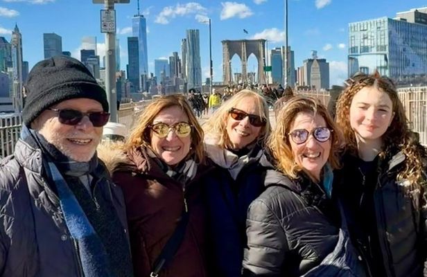All-Inclusive Brooklyn Heights & DUMBO Food and Photo Tour