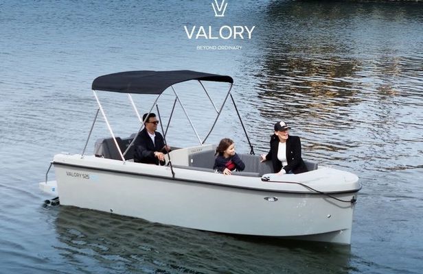 Private Premium Boat Rental in Heraklion: Valory 525