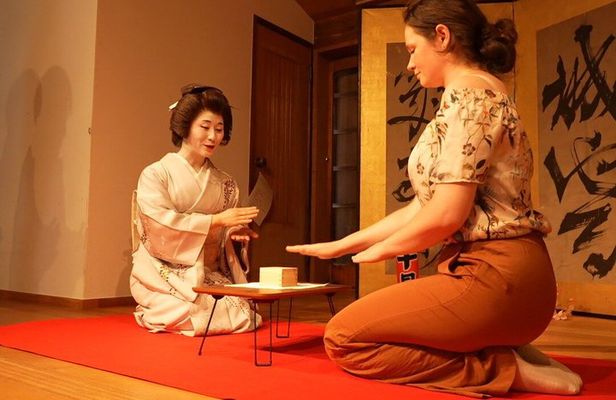 One Hour Geisha Show in Asakusa Tokyo