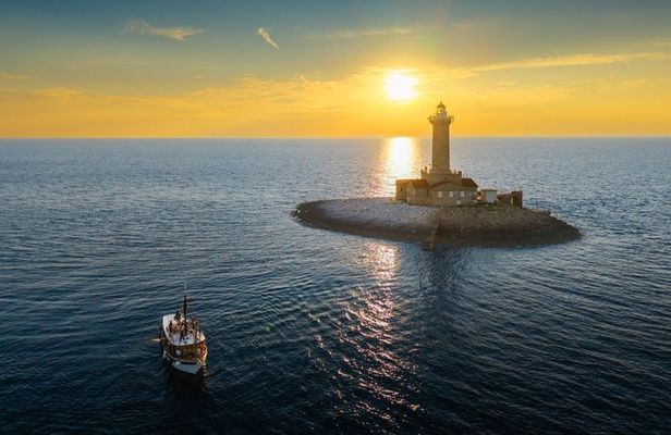Medulin :All-Inclusive Pirate Boat Dolphin Watching Sunset Cruise