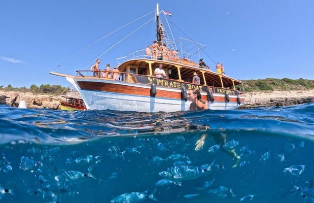 Pirate Boat Tour from Medulin: Blue Cave & Porer with Lunch