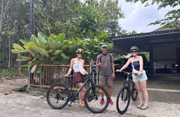 Yogyakarta: Bike Tour, Pottery, Museum, Villages Cycling, Lunch