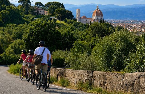 Florence eBike tour through the Countryside and Historic Villas