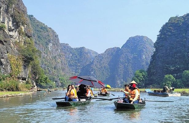 Hoa Lu Tam Coc Full Day Trip by Limousine Transfer Deluxe Group