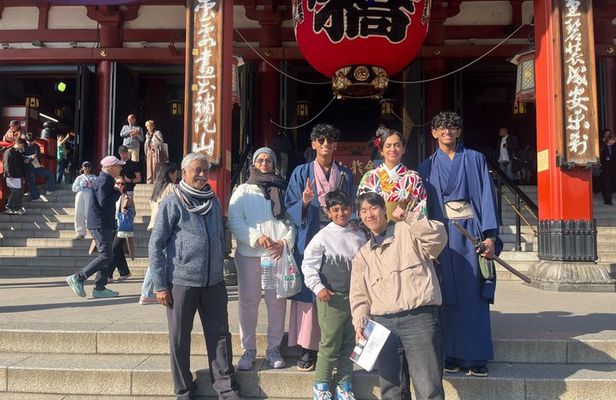 Tokyo Private Asakusa Walking Tour: Senso-ji & Photo Spots
