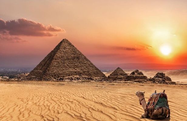 Private Giza Pyramids, Egyptian Museum & Old Cairo Experience