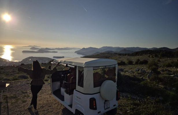 Private Tuk Tuk Tour with Hidden Views