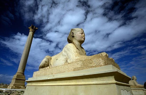 Alexandria Escape: Catacombs, Citadel & Corniche Views