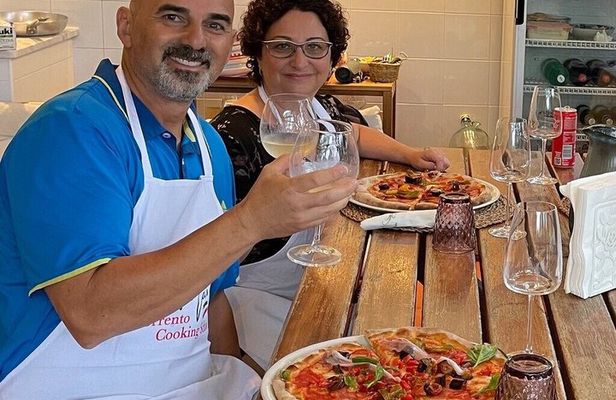 Sorrento Pizza Class: Wood-Fired Pizza, Wine & Limoncello
