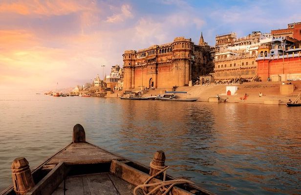 Varanasi Full Day City Tour with Sunrise Boat Ride and Aarti