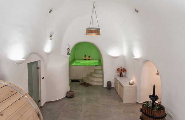 Santorini: Floating Breakfast Experience in Fira Cave Spa